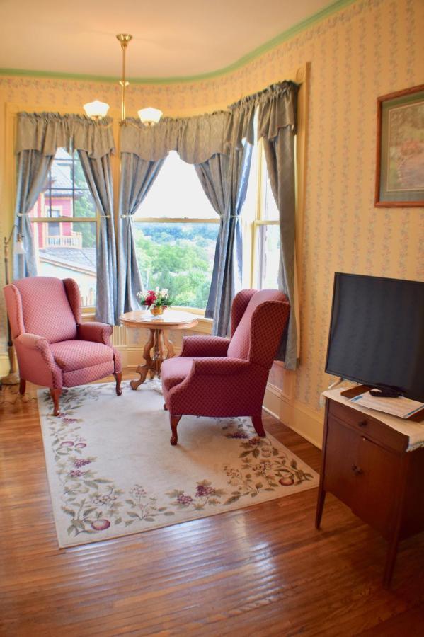 The Hancock House Bed & Breakfast Inn Dubuque Eksteriør bilde