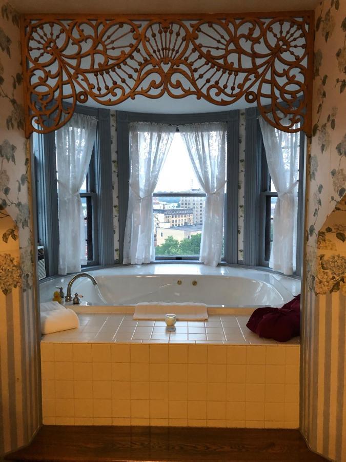 The Hancock House Bed & Breakfast Inn Dubuque Eksteriør bilde