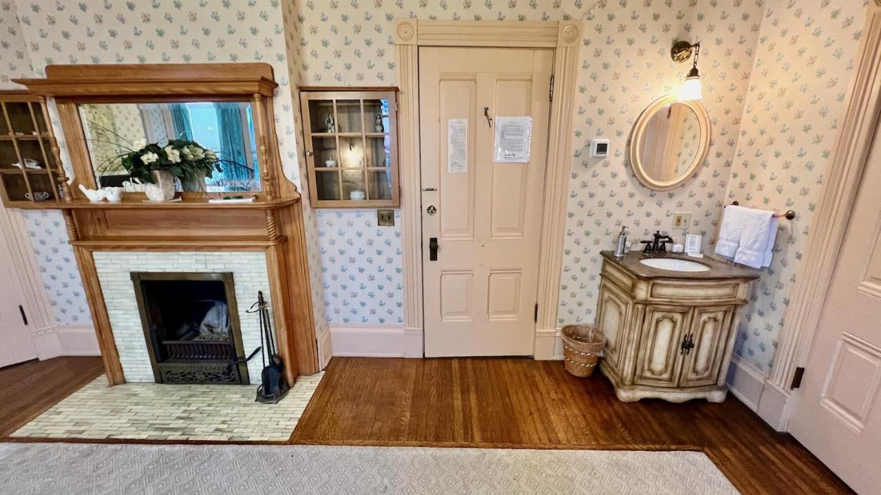 The Hancock House Bed & Breakfast Inn Dubuque Eksteriør bilde