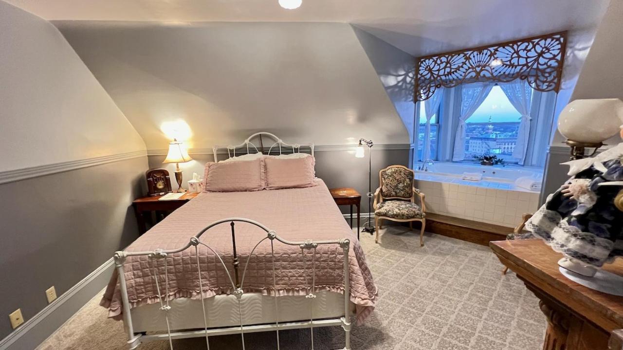 The Hancock House Bed & Breakfast Inn Dubuque Eksteriør bilde