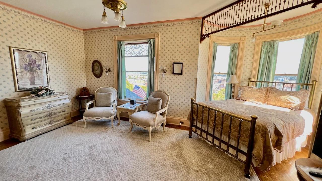 The Hancock House Bed & Breakfast Inn Dubuque Eksteriør bilde